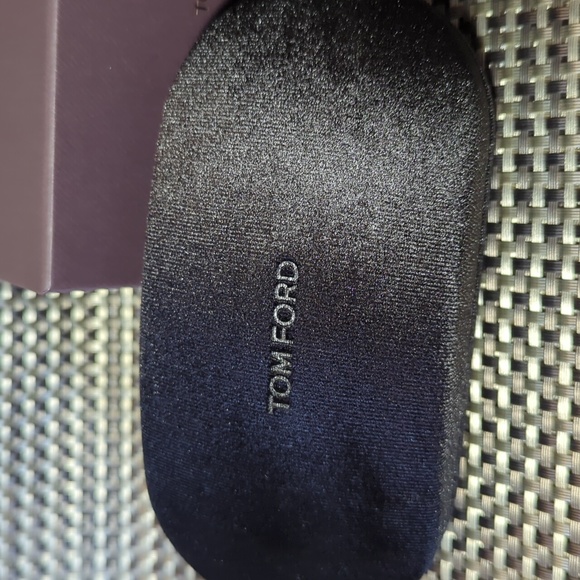 Tom Ford Velvet sunglasses case, microfiber cleaning cloth, box main image 7